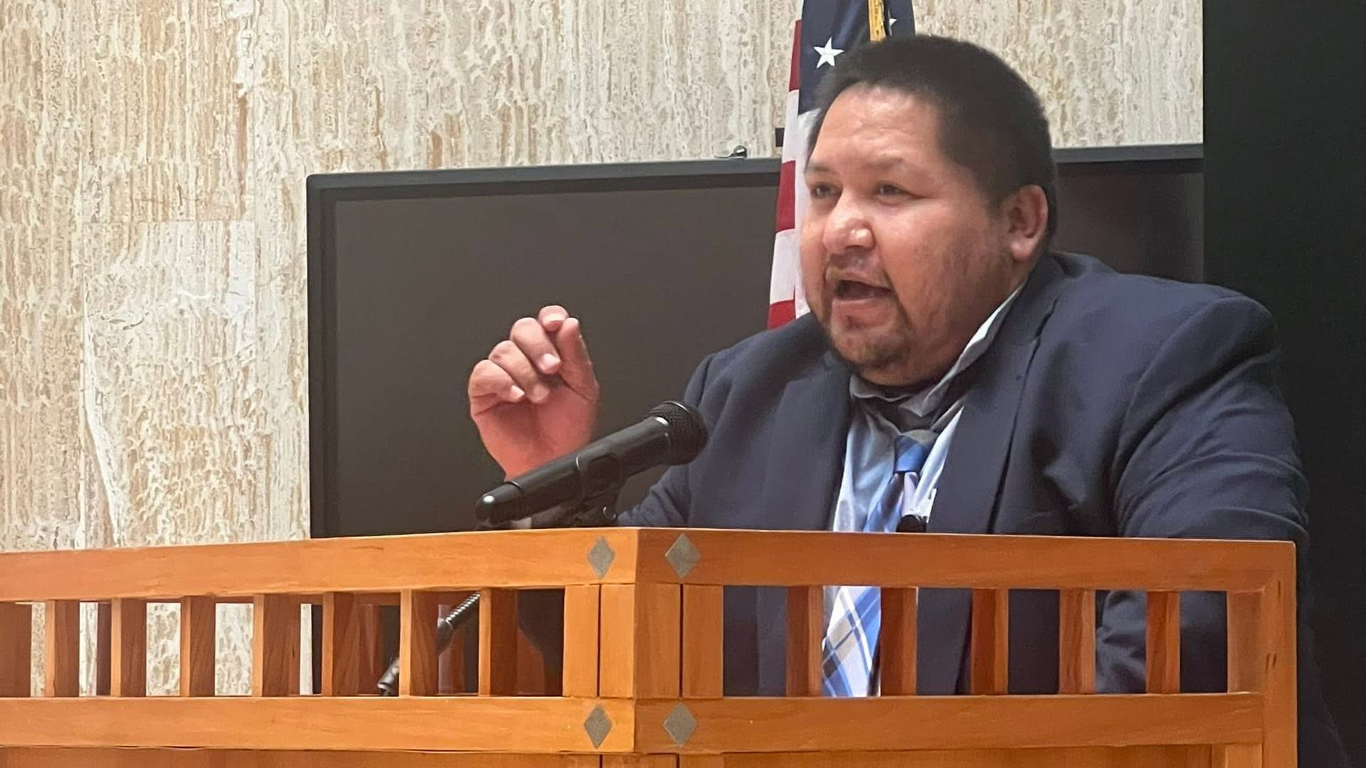 Scandal-plagued Dem quits race after streaking, campaign cash bombshells